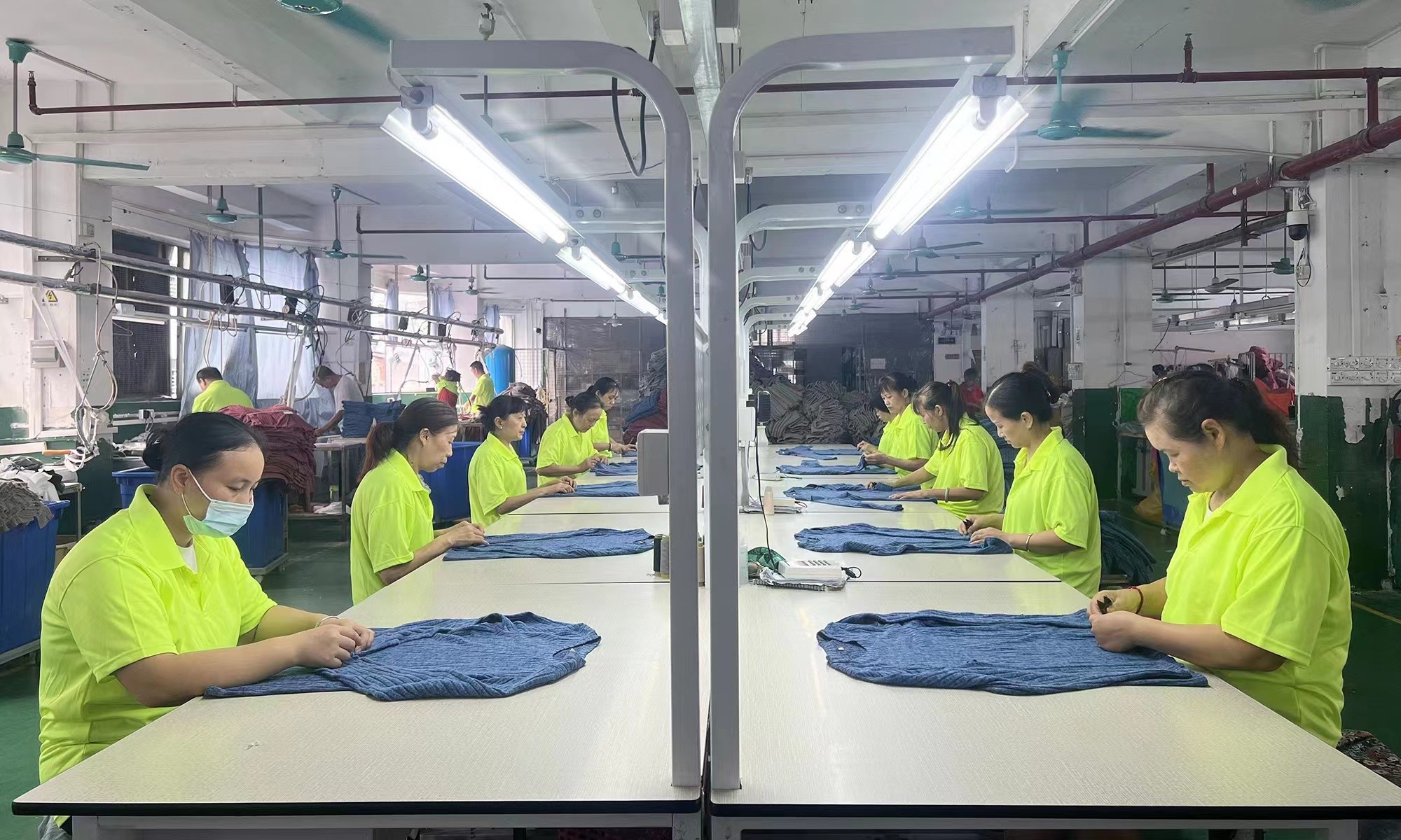 Guangzhou Vinas clothing technology Co., LTD factory production line
