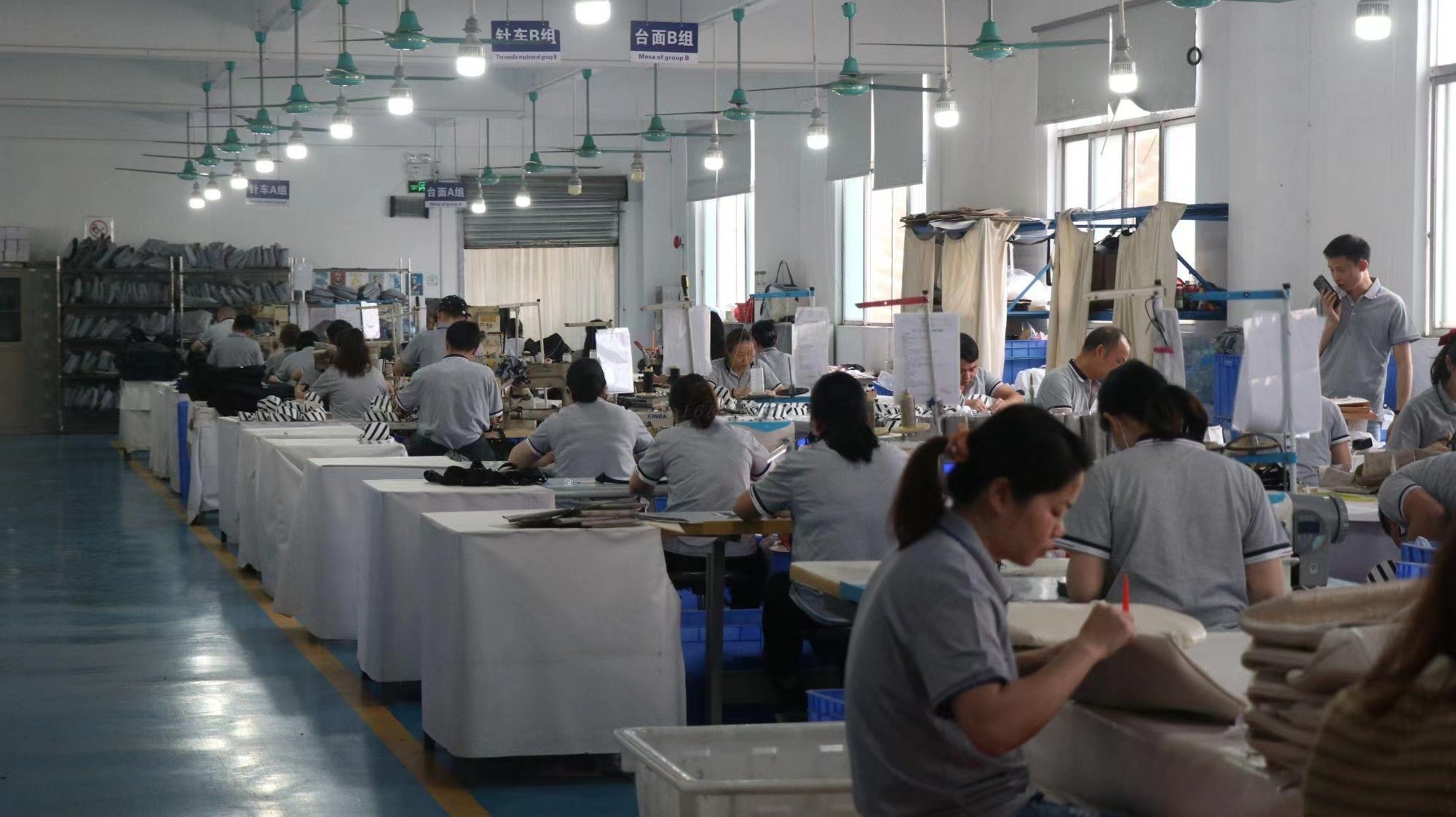 Guangzhou Vinas clothing technology Co., LTD factory production line