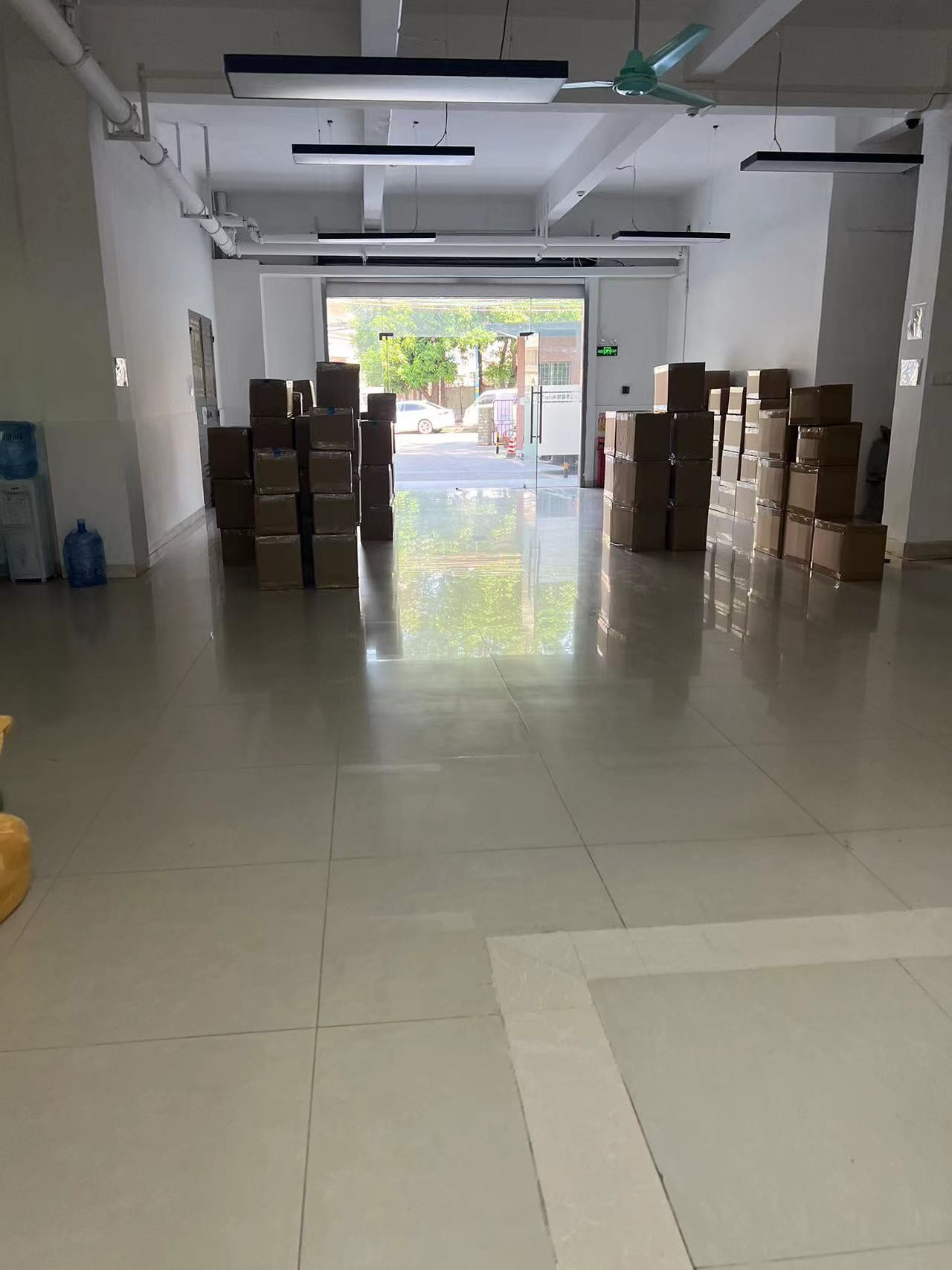 Guangzhou Vinas clothing technology Co., LTD factory production line