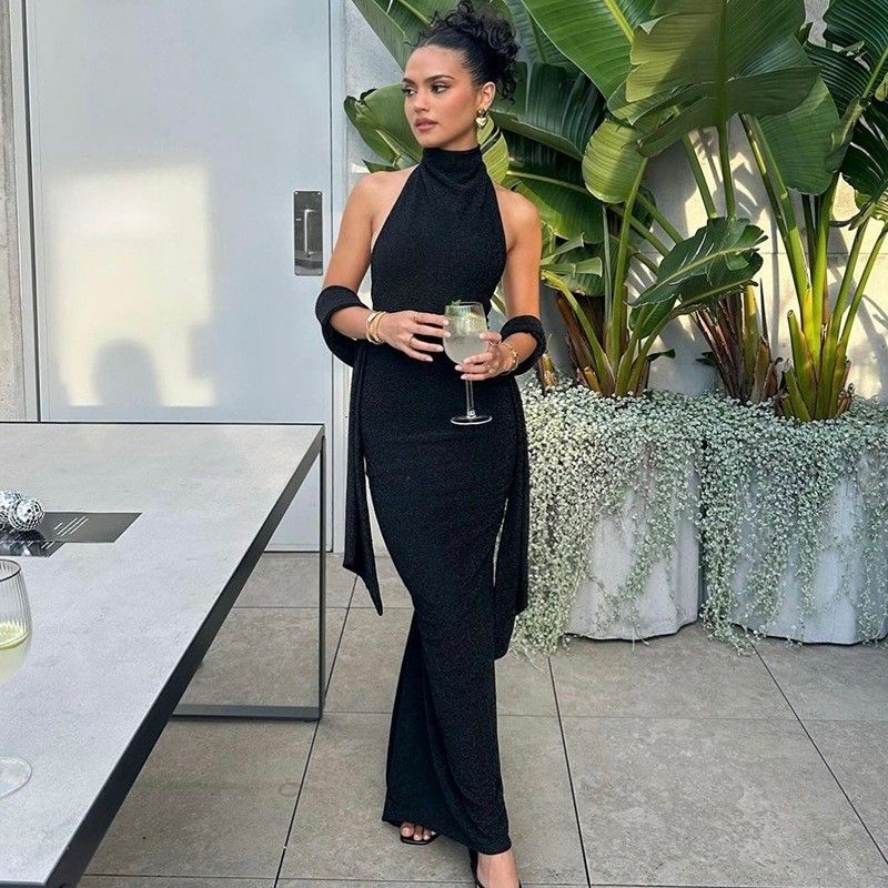 Fashion temperament new sexy blockbuster halter halter slim splicing sleeve long bright silk dress